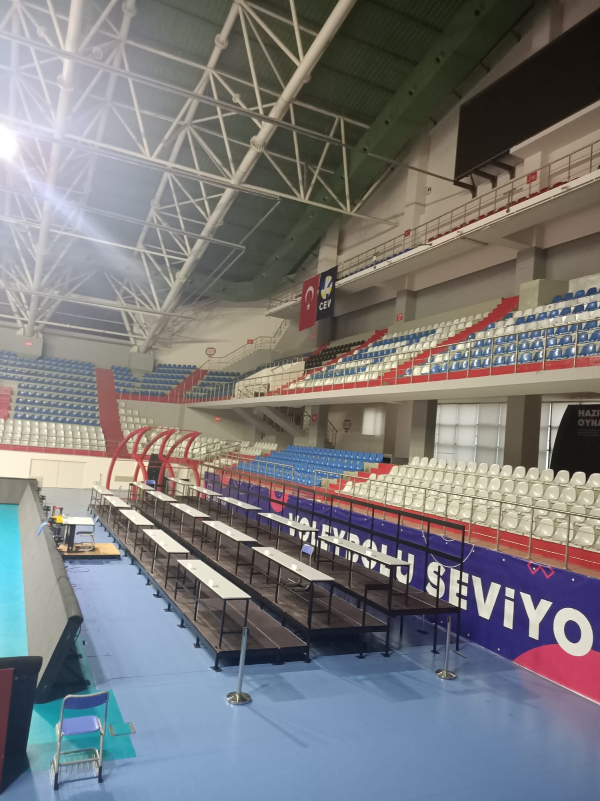 Burhan Felek Voleybol Salonu'na Yeni Basın Tribünü