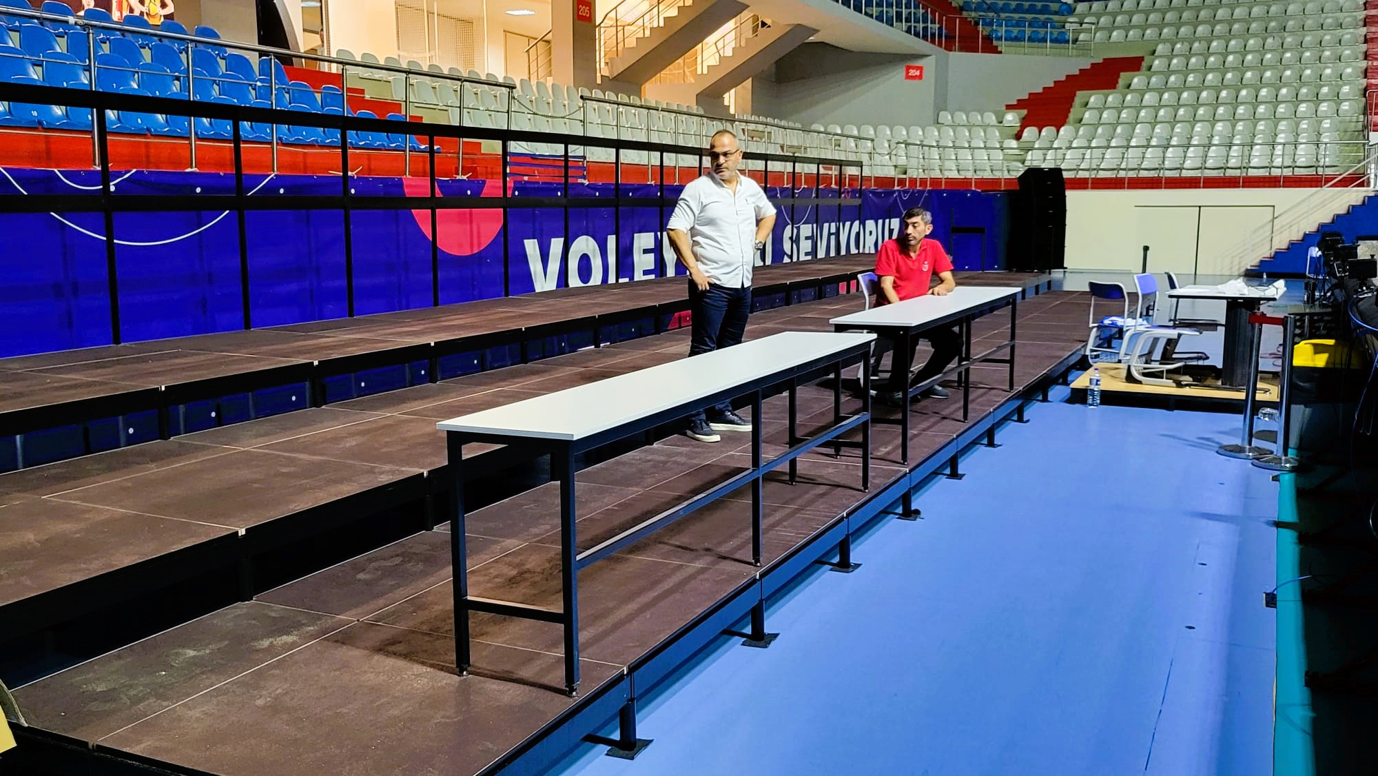 Burhan Felek Voleybol Salonu'na Yeni Basın Tribünü