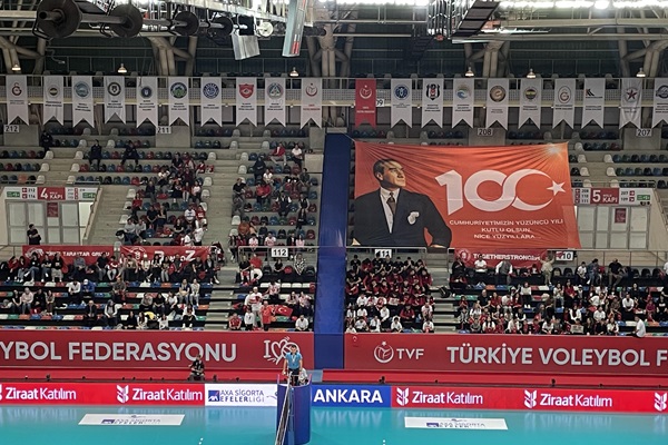 Ziraat Bankkart Akkuş Belediyespor'a set vermedi