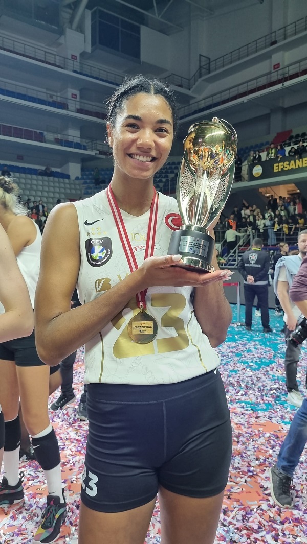 AXA Sigorta Şampiyonlar Kupası 5. Kez VakıfBank'ın