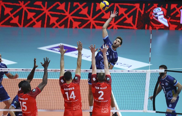 Ziraat Bankkart'ın ilk galibiyeti Arkas Spor'dan