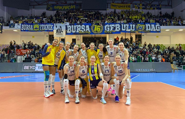 Fenerbahçe Opet, Nilüfer Belediyespor'u 3-1'le geçti!