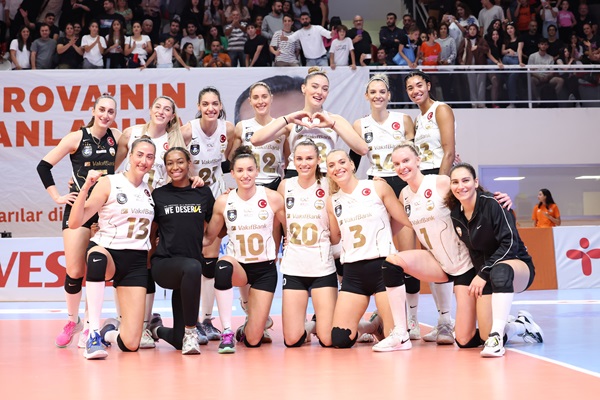VakıfBank, Çukurova’dan 3 puanı set vermeden aldı