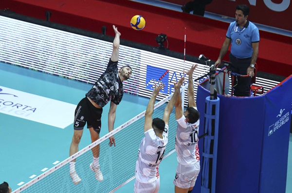 AXA Sigorta Efeler Ligi’nde 12. Hafta Maçı Oynandı