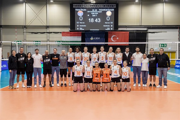 Eczacıbaşı 3 puanla döndü