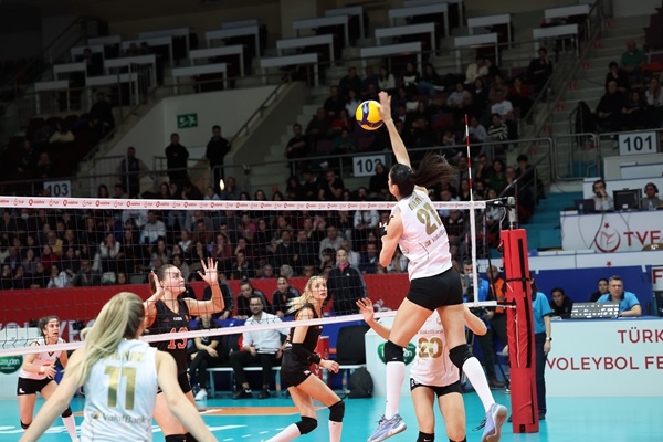 VakıfBank yeni yıla galibiyetle başladı