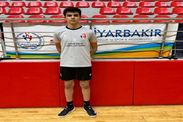 Erzinli 2008 doğumlu oyuncu ilk profesyonel maçına çıktı