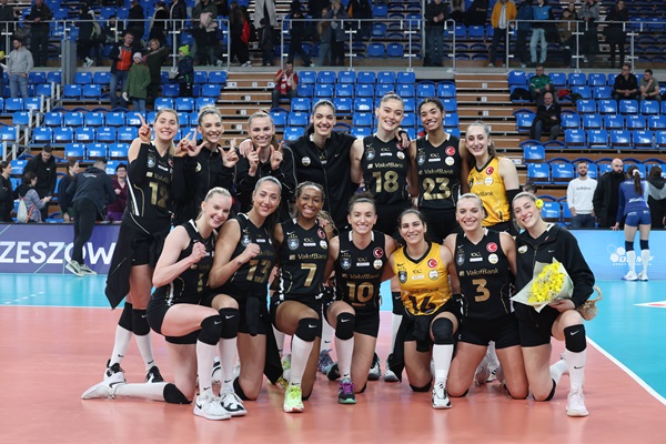 VakıfBank deplasmanda kaybetmiyor