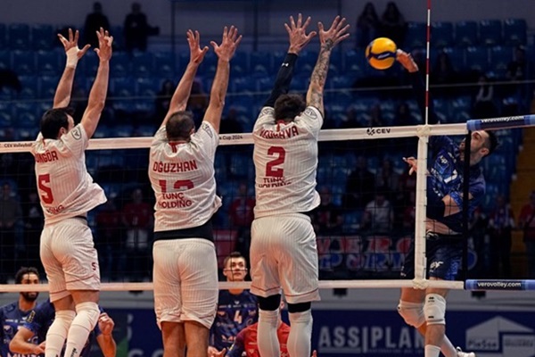 Galatasaray ilk maçta mağlup