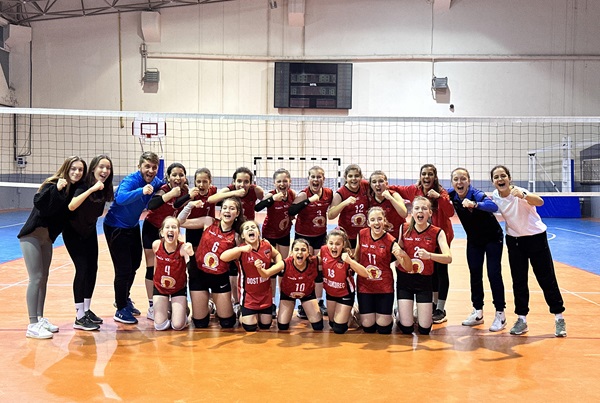 Üç Patlak Voleybol Topu