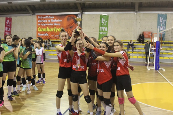 Üç Patlak Voleybol Topu