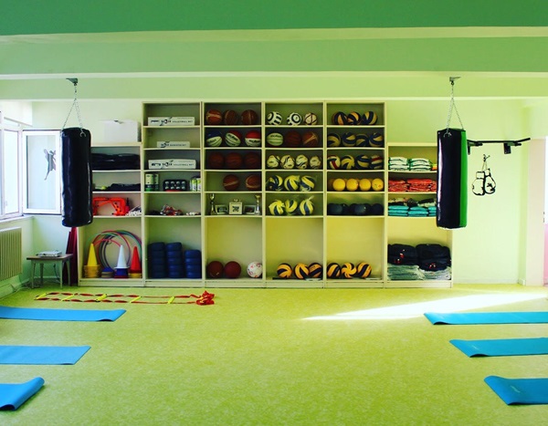 Üç Patlak Voleybol Topu