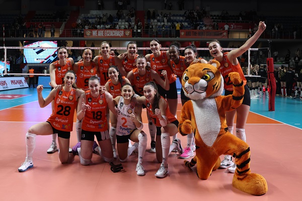 Eczacıbaşı Dynavit 1 Adım Önde