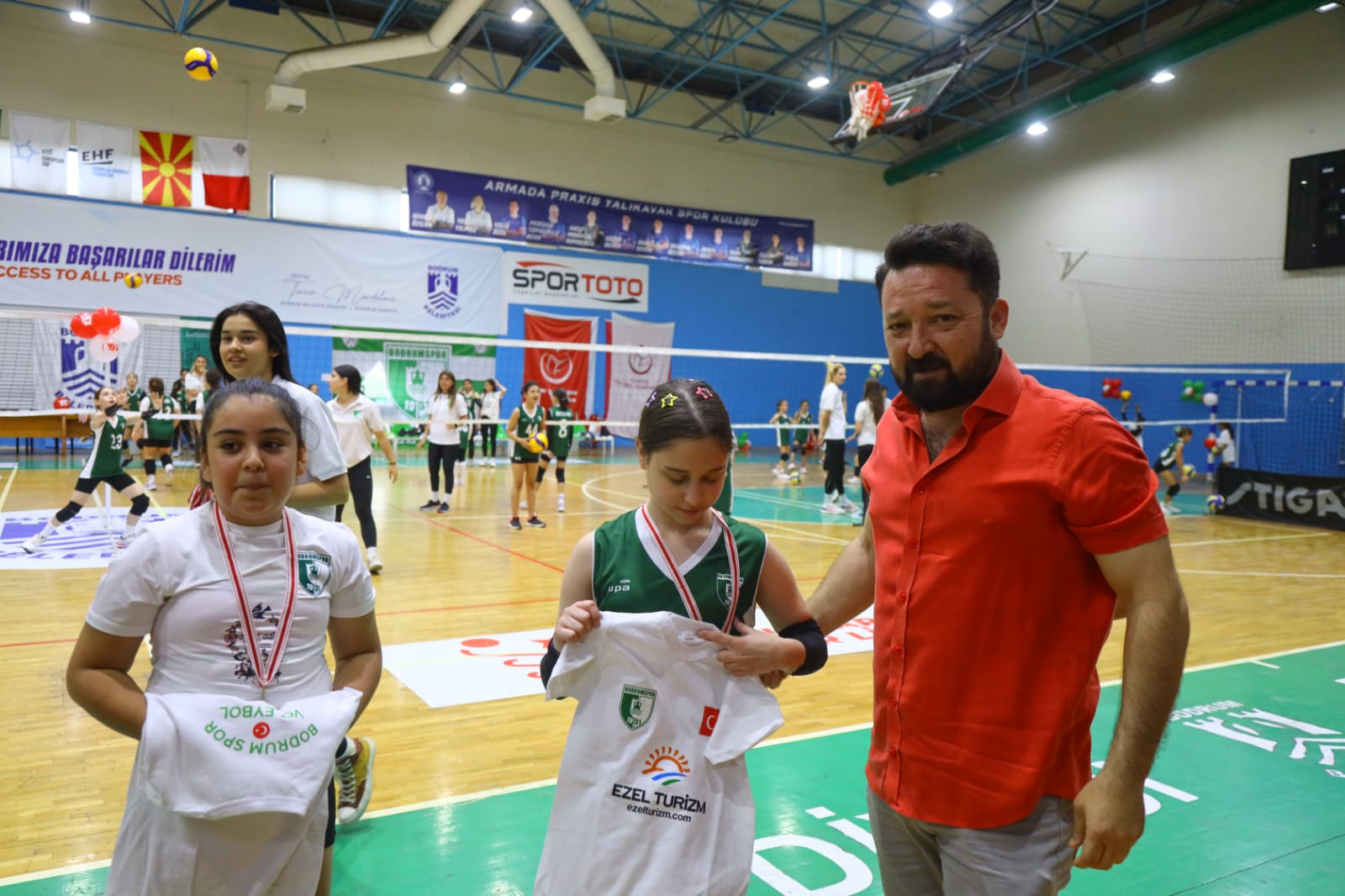 VİDEO HABER: Bodrum'da 23 Nisan Sevinci Voleybol Şenliği ile Coşkuya Dönüştü