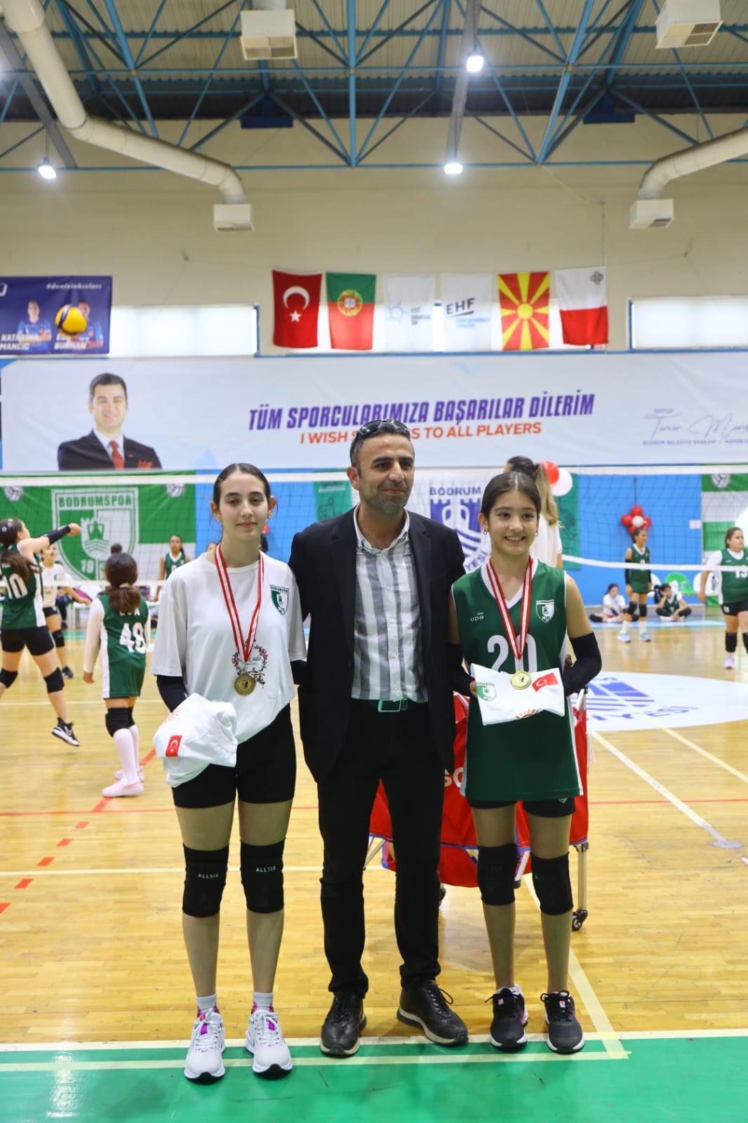VİDEO HABER: Bodrum'da 23 Nisan Sevinci Voleybol Şenliği ile Coşkuya Dönüştü