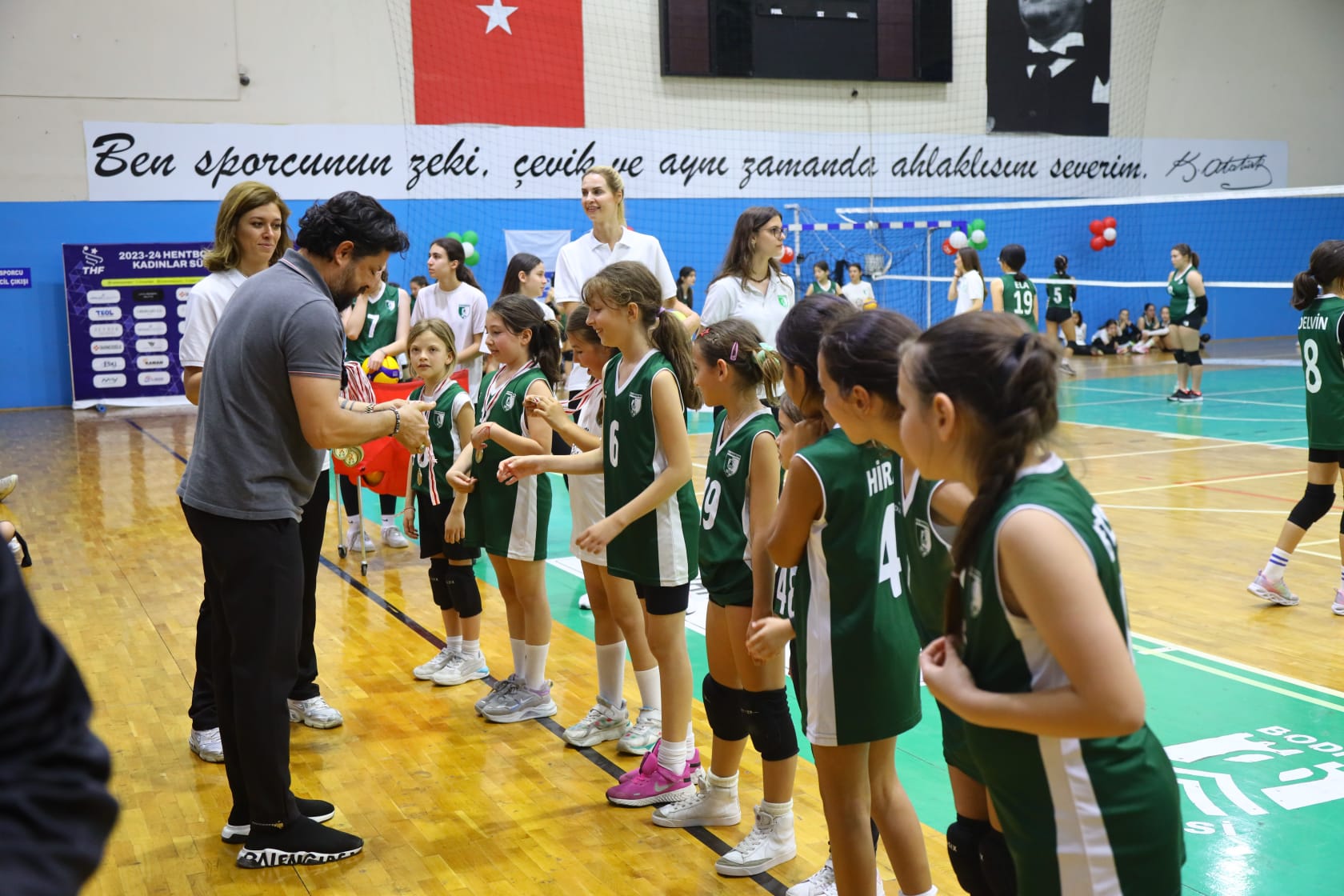 VİDEO HABER: Bodrum'da 23 Nisan Sevinci Voleybol Şenliği ile Coşkuya Dönüştü