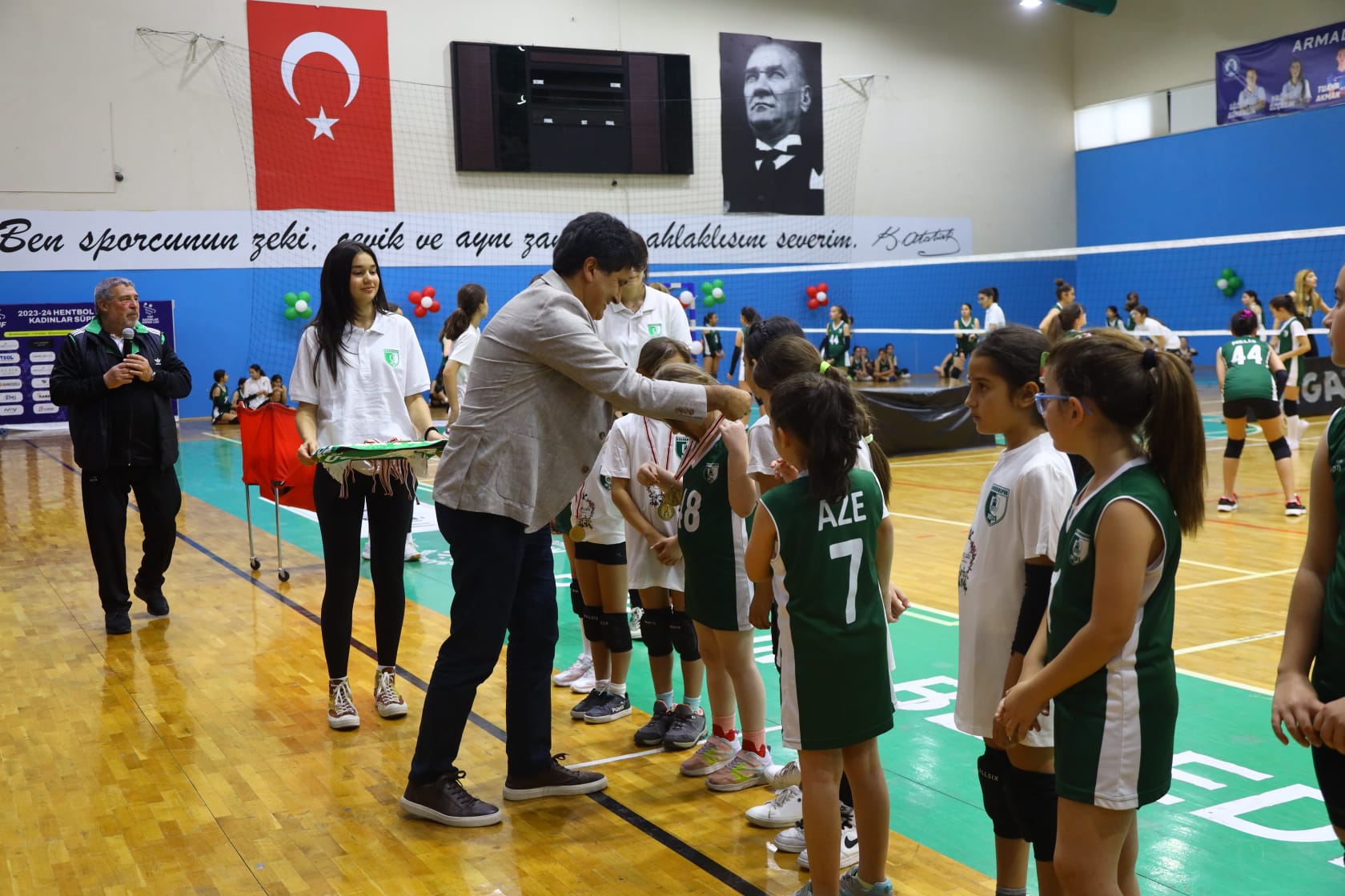 VİDEO HABER: Bodrum'da 23 Nisan Sevinci Voleybol Şenliği ile Coşkuya Dönüştü