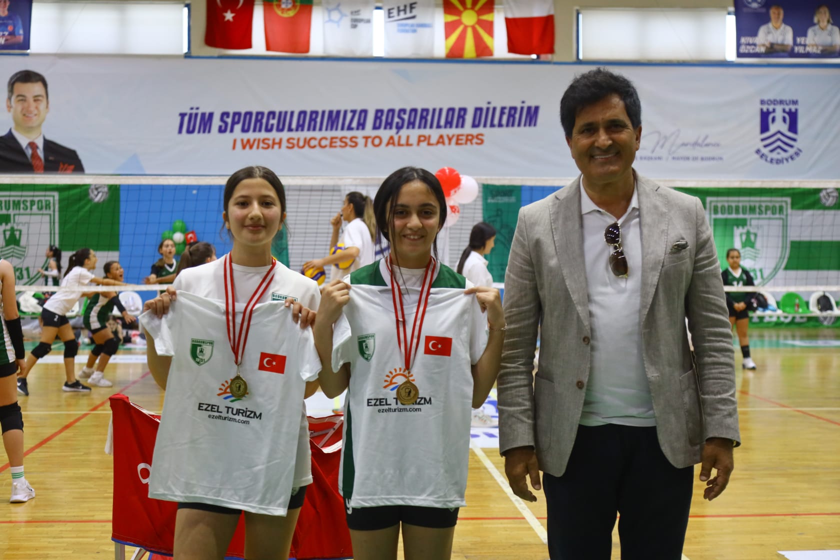 VİDEO HABER: Bodrum'da 23 Nisan Sevinci Voleybol Şenliği ile Coşkuya Dönüştü