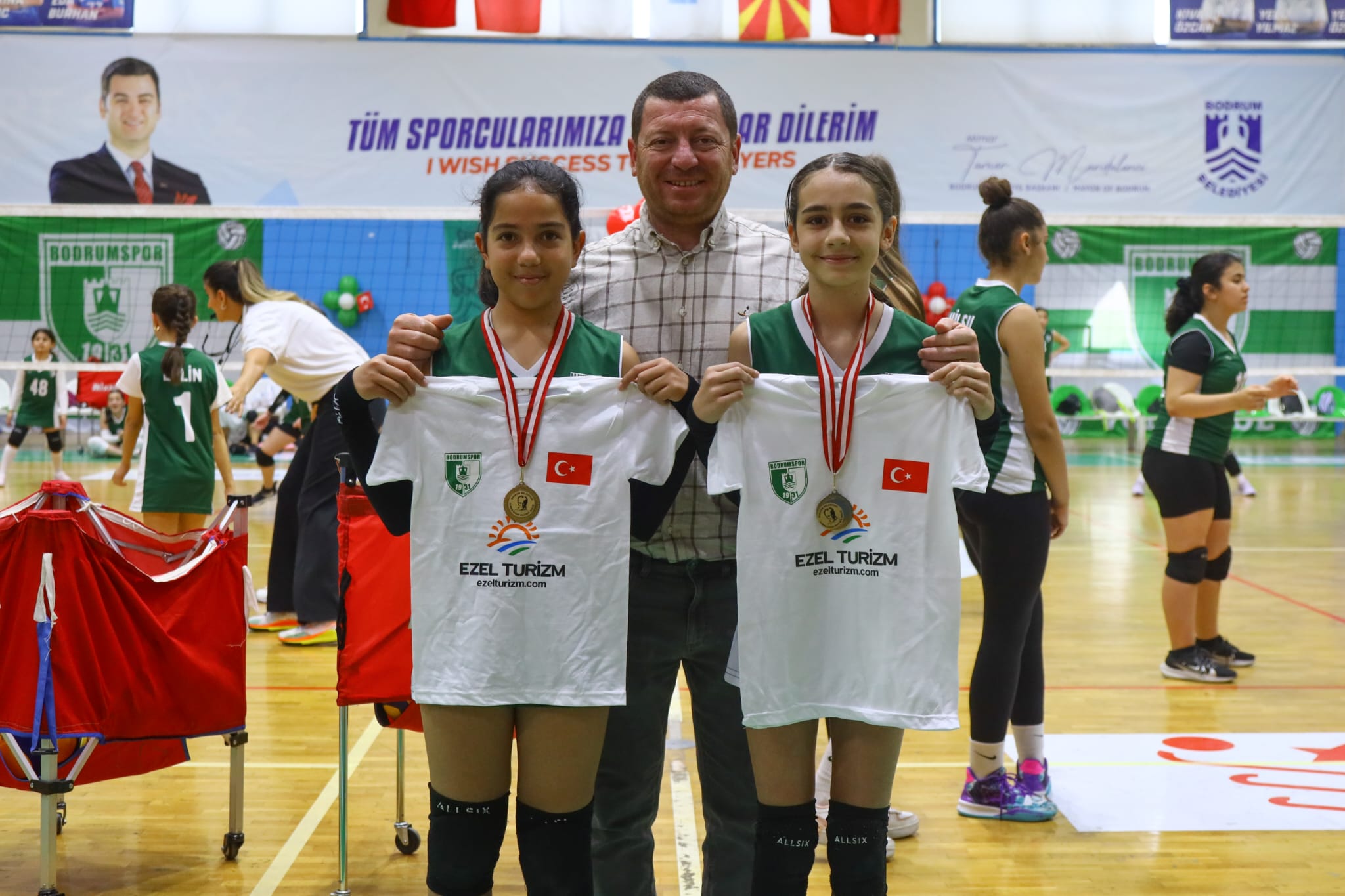 VİDEO HABER: Bodrum'da 23 Nisan Sevinci Voleybol Şenliği ile Coşkuya Dönüştü