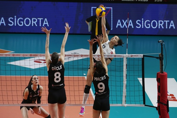 VakıfBank seride 1-0 öne geçti