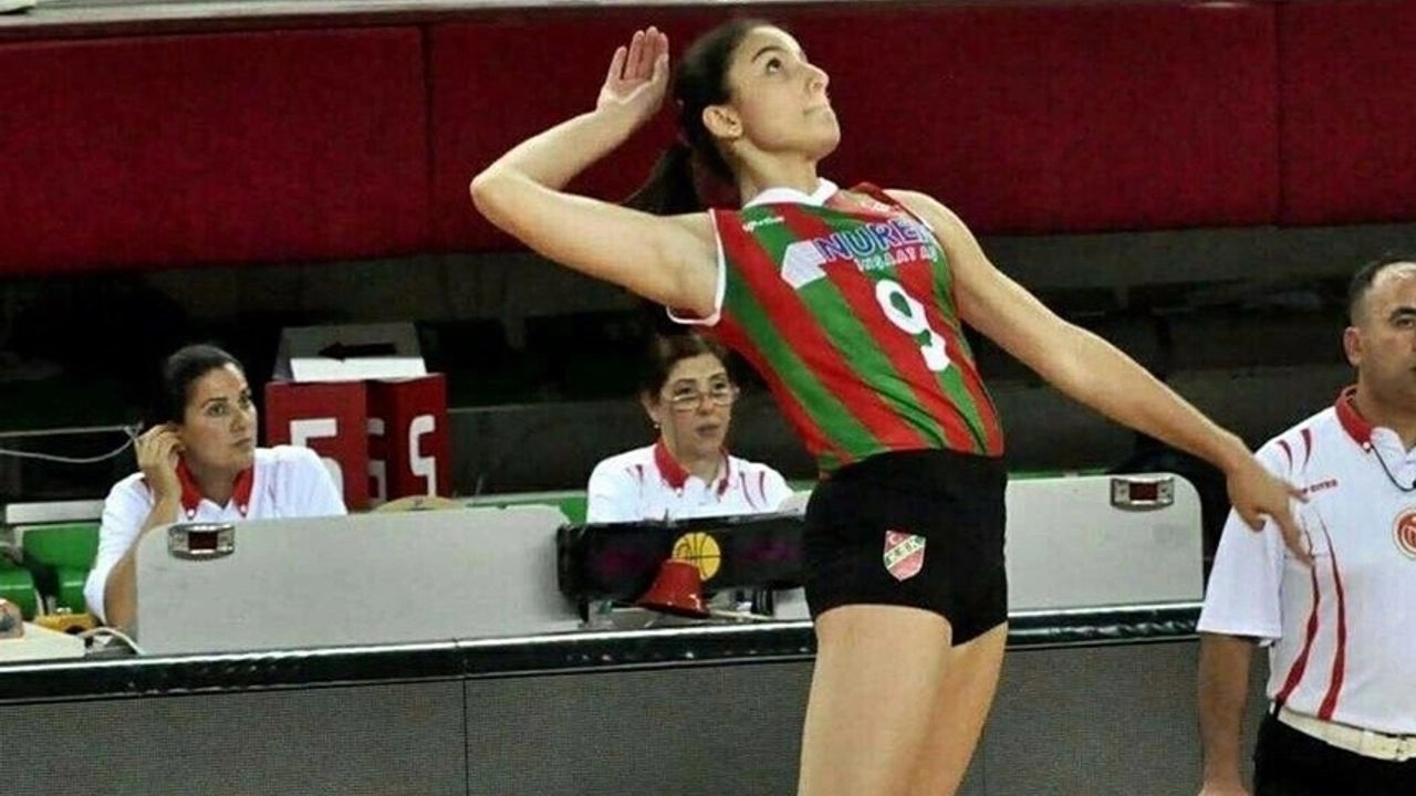 Simay Akdağ yeniden Karşıyaka'da