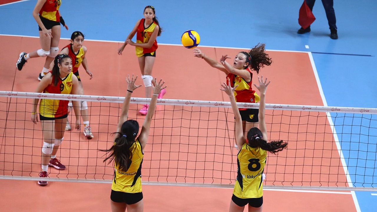 Midi Kızlarda Es Voleybol - VakıfBank Finali
