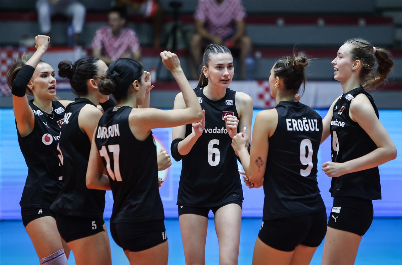 U20 Kadın Milli Takımımız yedi maçını da kazanıp yarı finale yükseldi