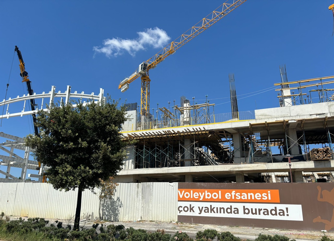 Eczacıbaşı'nın yeni spor salonu hızla yükseliyor