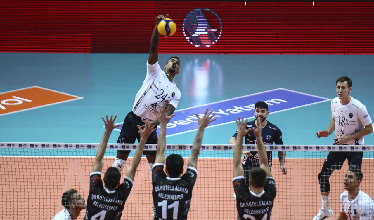 Erkekler AXA Sigorta Kupa Voley’de İki Karşılaşma Oynandı