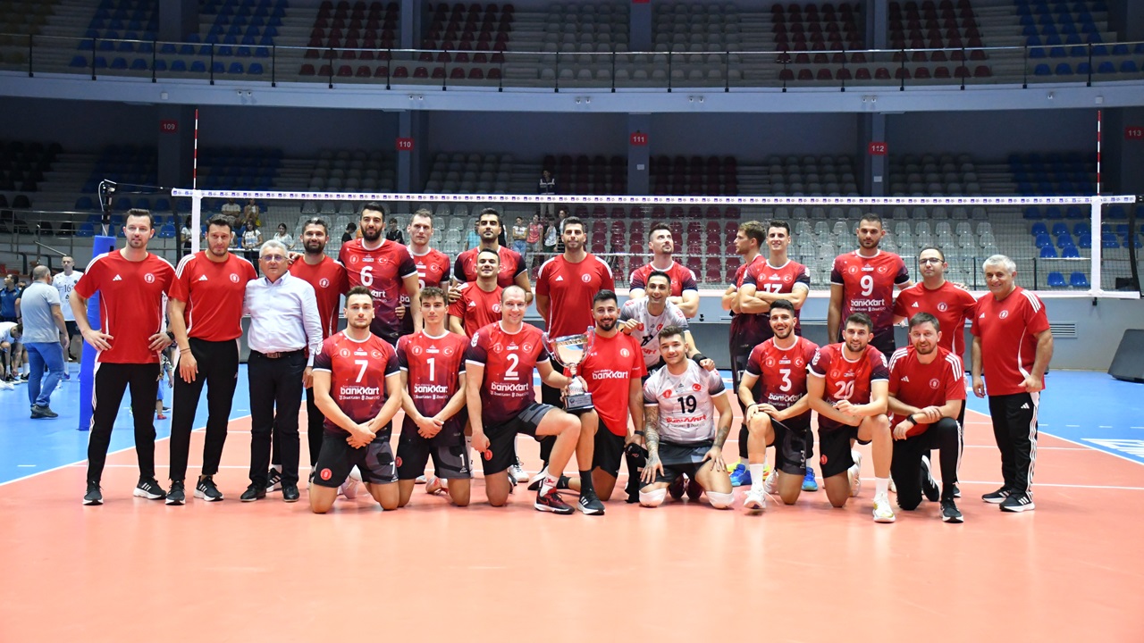 TSYD İzmir Turnuvası'nda Şampiyon Ziraat Bankkart