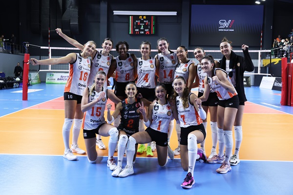 Eczacıbaşı Dynavit Bahçelievler'i 3-0 yendi Eczacıbaşı Dynavit Bahçelievler'i 3-0 yendi