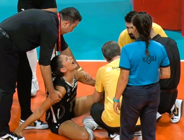 2 Oyuncusu Sakatlanan VakıfBank Aras Kargo'yu  3-1 Yendi