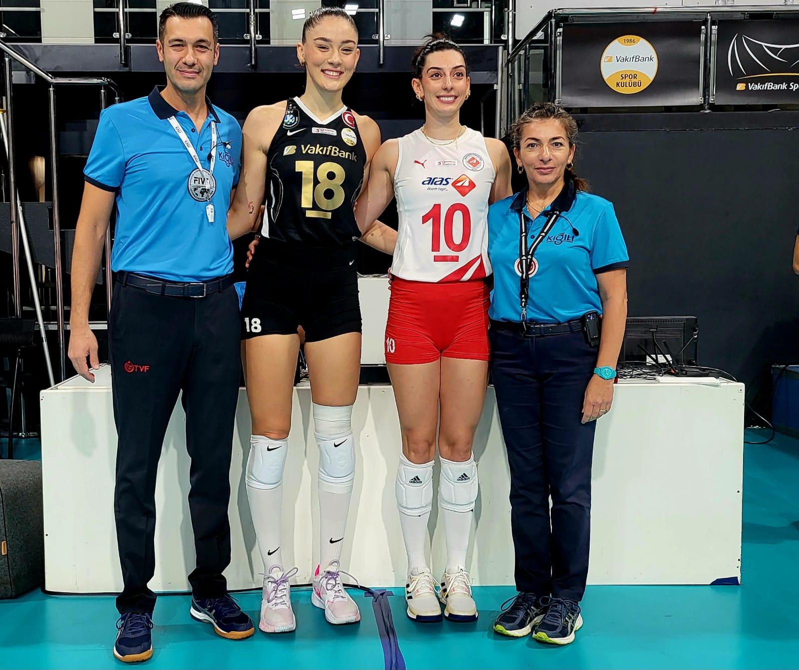 2 Oyuncusu Sakatlanan VakıfBank Aras Kargo'yu  3-1 Yendi