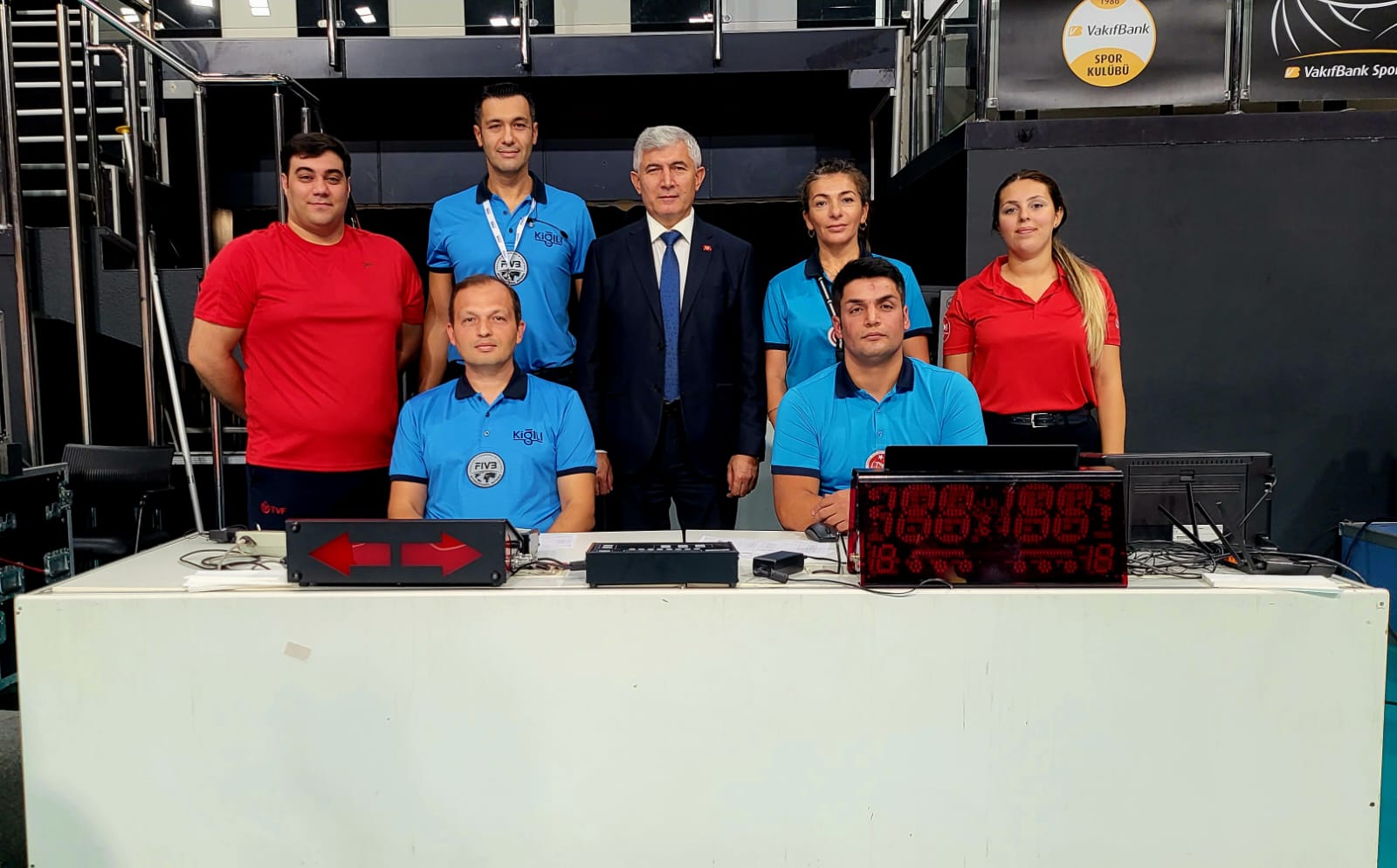 2 Oyuncusu Sakatlanan VakıfBank Aras Kargo'yu  3-1 Yendi