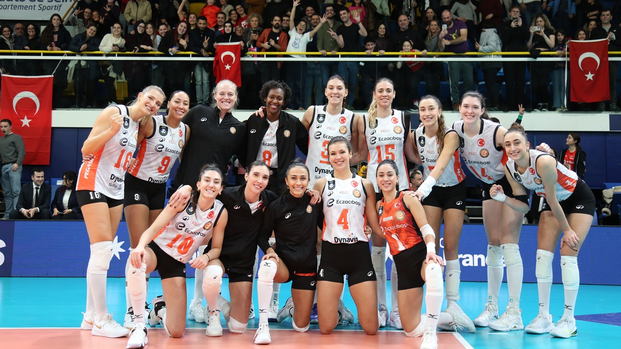 Eczacıbaşı Dynavit Fransa'dan 3 puanla döndü Eczacıbaşı Dynavit Fransa'dan 3 puanla döndü
