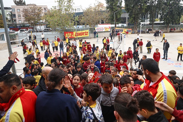 Göztepe 'Şehrimin Takımı' Etkinliği ile ortaokullarda