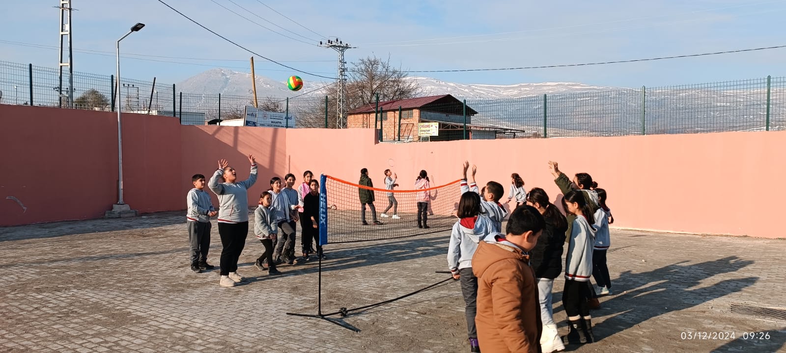 İstanbul Voleybol Kulübü'nden Deprem Bölgesindeki Okullara Yardım