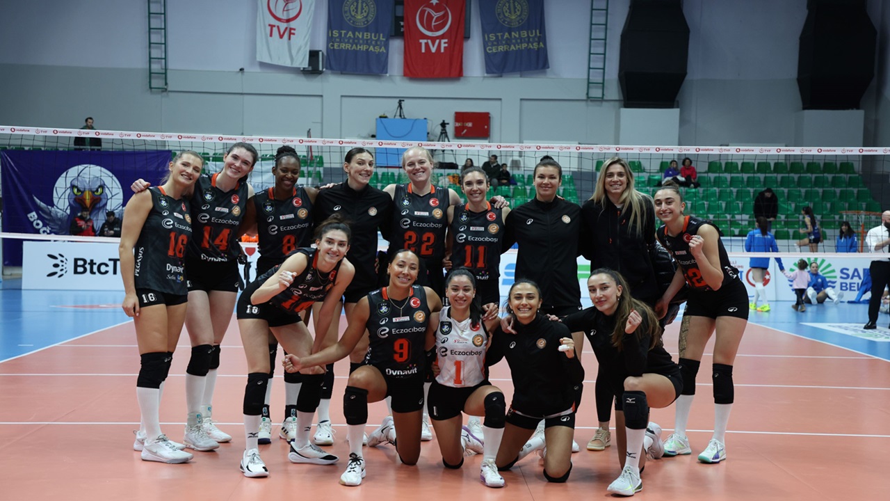 Eczacıbaşı Dynavit Sarıyer'den 3 puanı set vermeden aldı