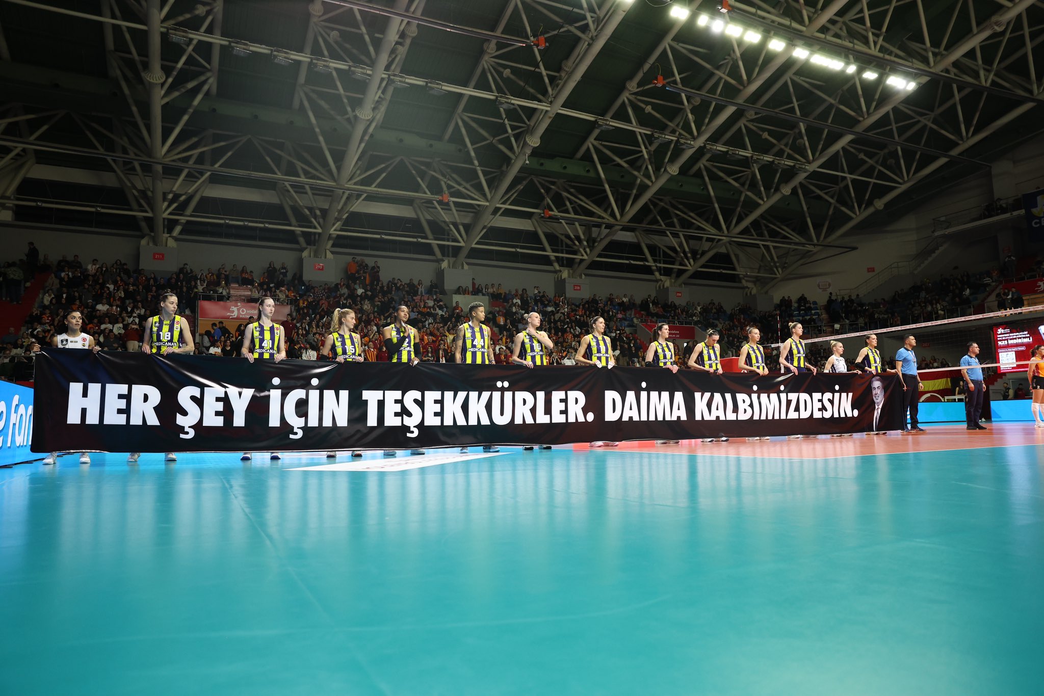 Fenerbahçe derbide zorlanmadı