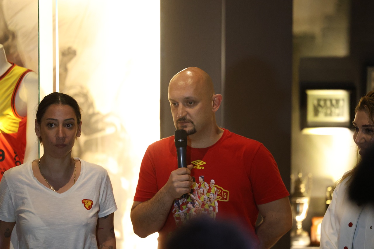 Papara Göztepe’nin Şampiyonluk Kupası müzede yerini aldı