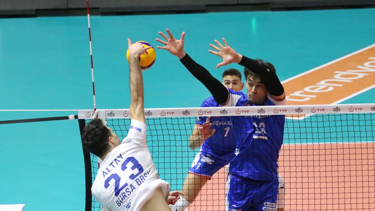 Halkbank ligde 4 maç sonra kazandı