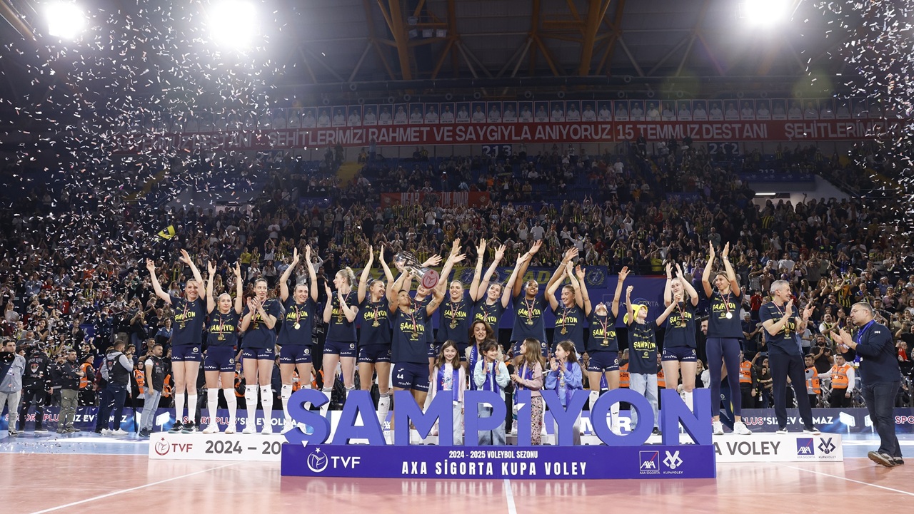 2025 Kadınlar AXA Sigorta Kupa Voley’de Madalya, Kupa ve Ödüller Sahiplerini Buldu