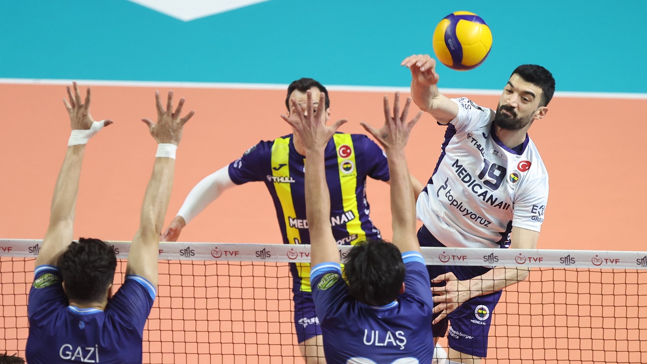 Seride 2-1 öne geçen Fenerbahçe 3.oldu. Arkas Spor Efeler Ligi'ne 4. olarak veda etti