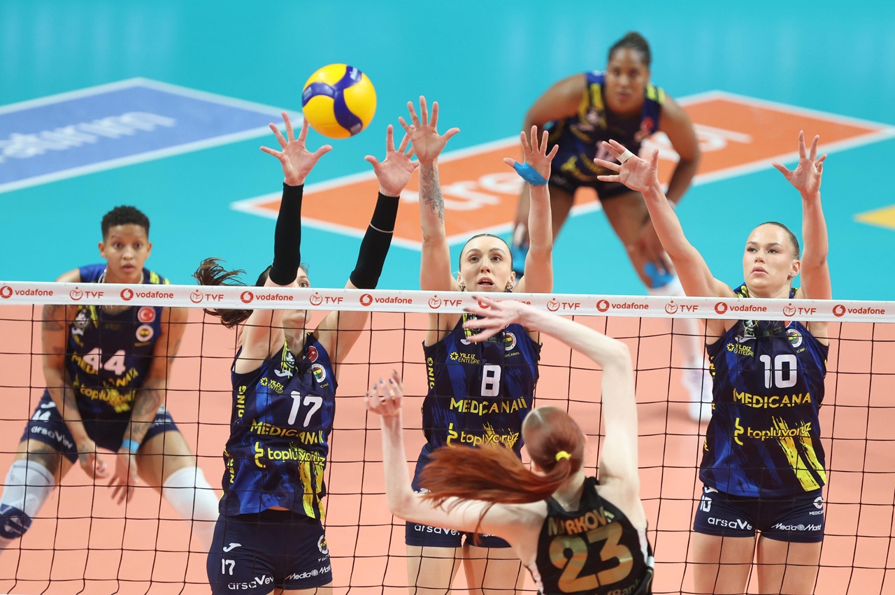 VakıfBank ilk maçı 3-1 kazandı seriye önde başladı