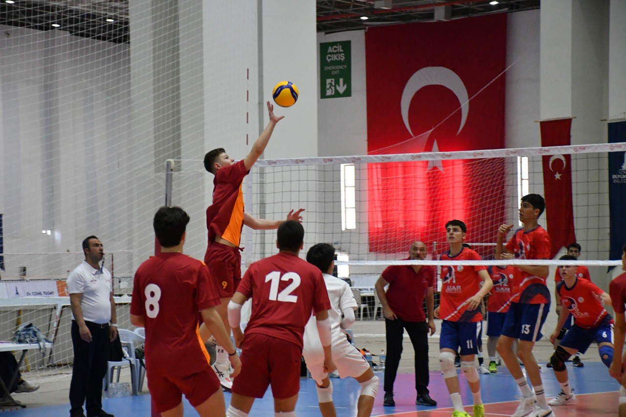 Festival Voleybol Küçük Erkekler’de Yarı Finalistler Belli Oldu