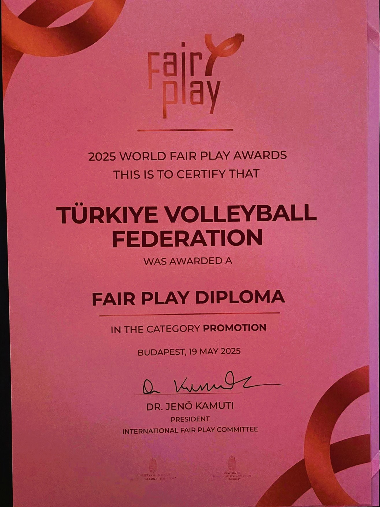 Türkiye Voleybol Federasyonu’na Şeref Diploması
