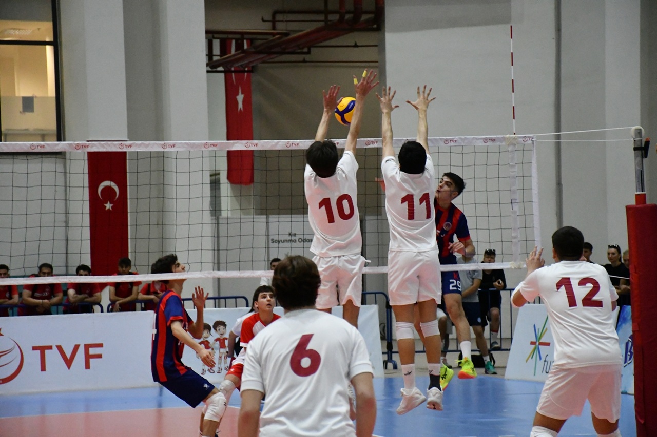 Küçük Erkekler Türkiye Şampiyonası Finallerinde İkinci Gün Sona Erdi