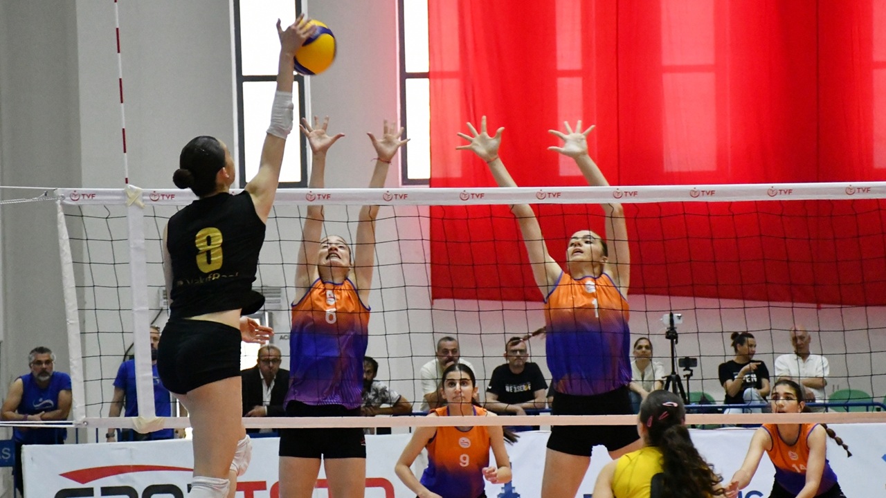 Festival Voleybol Küçük Kızlar'da Yarı Finalistler Belli Oldu