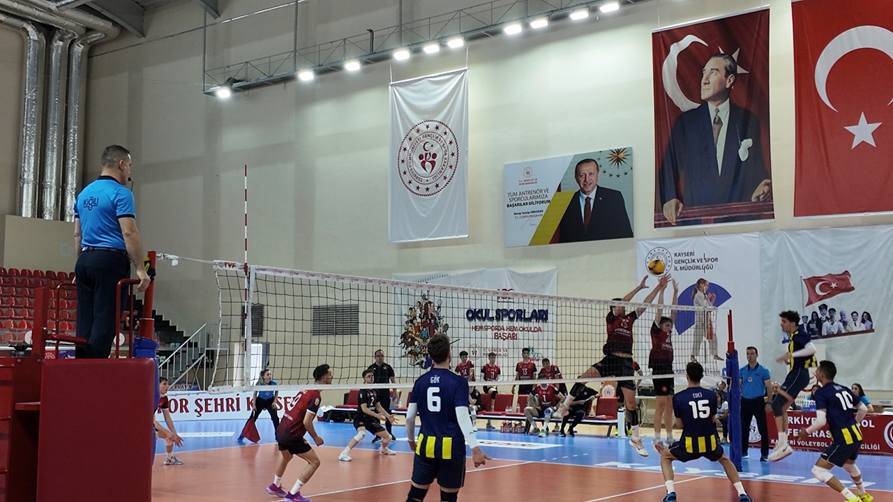 2025 Genç Erkekler Türkiye Voleybol Şampiyonası’nda Yarı Finalistler Belli Oldu