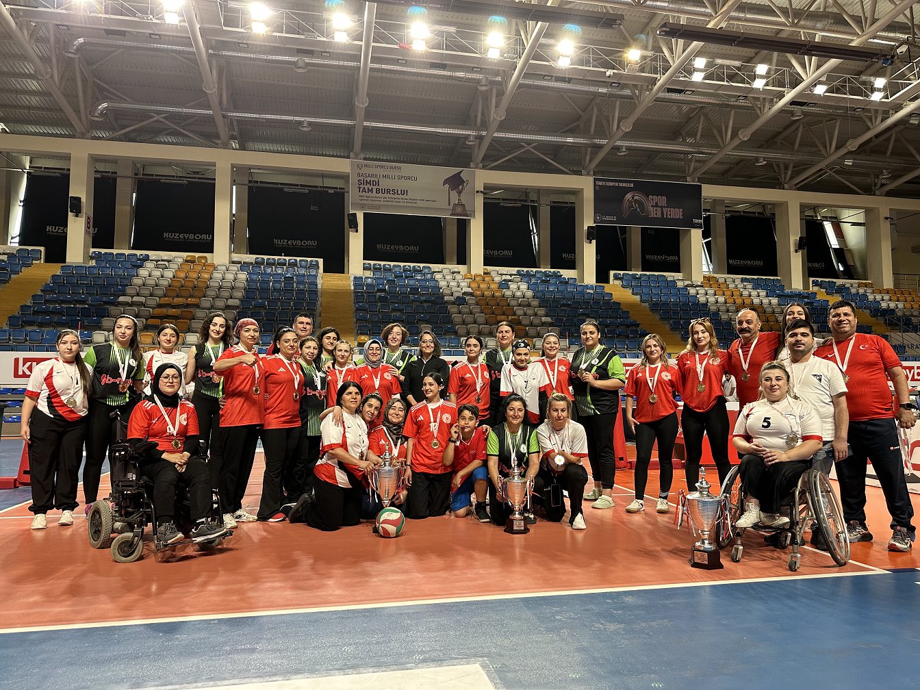 Oturarak Voleybol 1.Ligi'nde şampiyonlar belli oldu